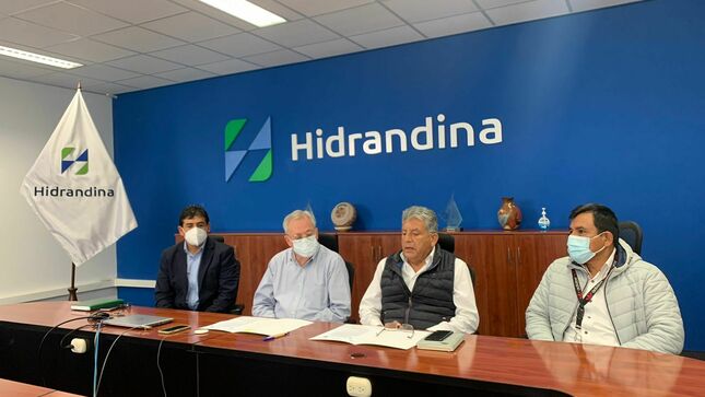 La firma de los acuerdos tuvo lugar en la sede regional de la empresa, contando con la participación del gerente regional de Hidrandina, Ricardo Arrese Pérez, el alcalde de la municipalidad de El Porvenir, Víctor Rebaza Benites; y el teniente alcalde de la comuna edil de Víctor Larco, Luis Ruiz Ahumada.