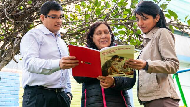 El Ministerio de Educación invita a todos los docentes de la Carrera Pública Magisterial a participar del Concurso de Acceso para Cargos Directivos y de Especialistas 2022, el que ofrece la oportunidad de acceder a cargos de directivos de IE, especialista en Educación de la DRE o UGEL, director de Gestión Pedagógica de la DRE y jefe de Gestión Pedagógica de la UGEL, cumpliendo los siguientes requisitos y no cuenten con impedimentos para participar.

Las inscripciones se realizan del 23 setiembre al 5 de octubre a través del siguiente aplicativo: https://bit.ly/2WSsmP8 

Video instructivo para inscribirse en el concurso
Más información sobre el concurso en: https://bit.ly/3BWoFyN