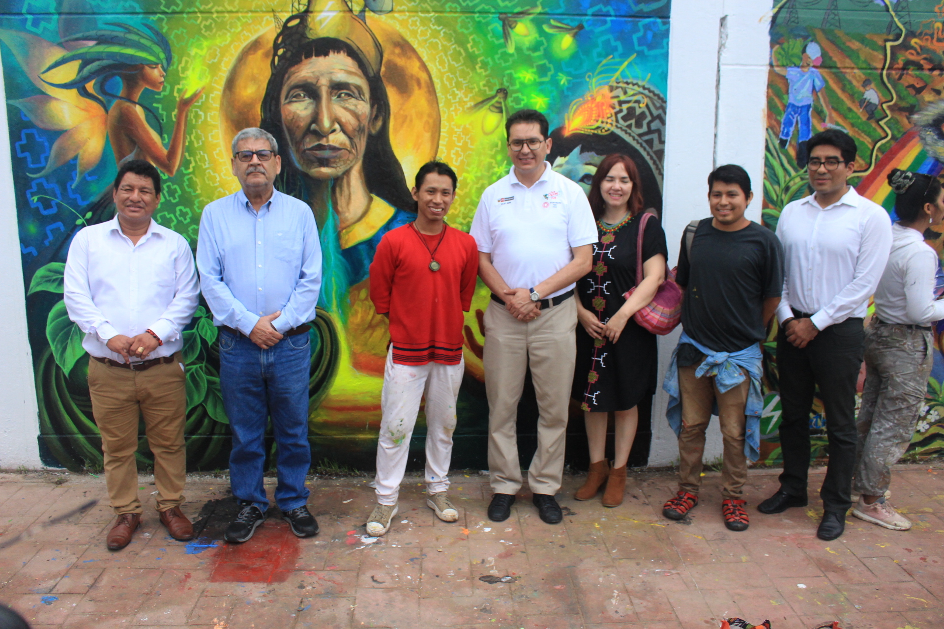 El evento reunió a 20 artistas locales en un corredor cultural que destaca la energía como motor de desarrollo y convivencia ambiental