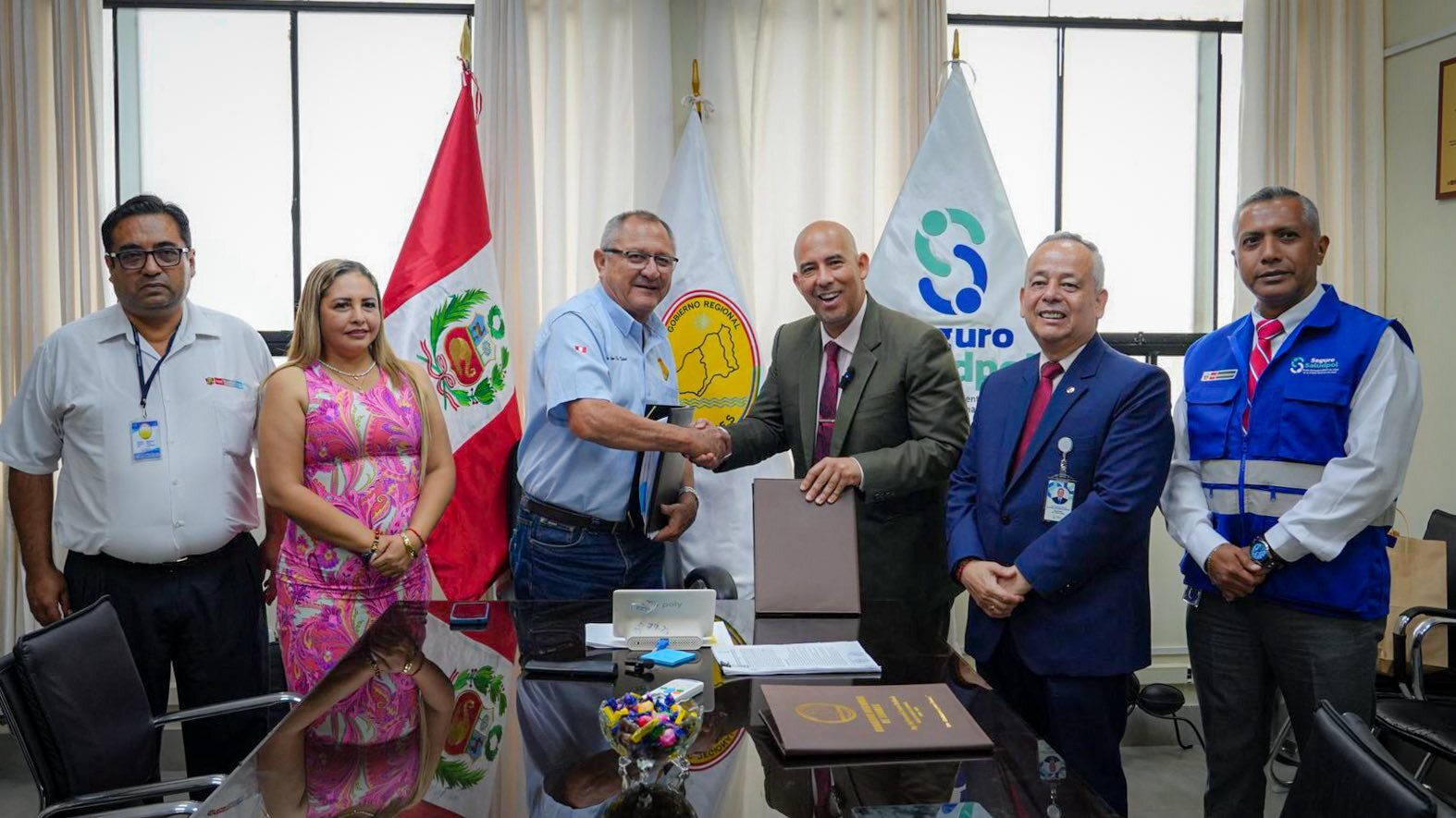 Seguro Saludpol y GORE Tumbes firman importante convenio