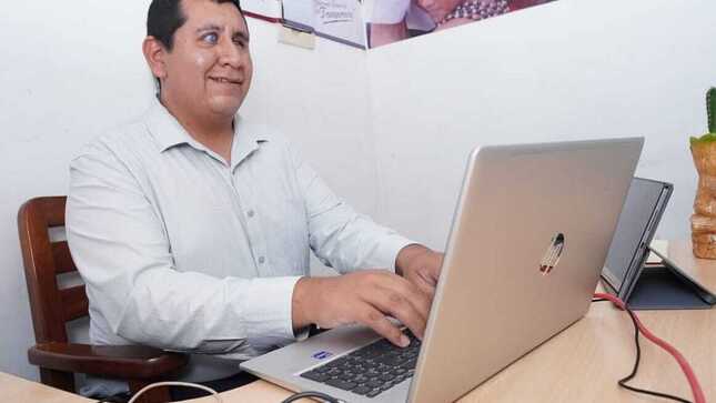 El Gobierno Regional de San Martín designó al señor Percy Rubio Becerra como nuevo jefe de OREDIS, reafirmando su compromiso con una región más inclusiva y con igualdad de oportunidades. Esta acción se suma al curso de Braille organizado por la Oficina Regional de Atención a la Persona con Discapacidad, donde nuestro equipo sigue fortaleciendo sus capacidades para brindar una atención más accesible y cercana. Porque cada paso cuenta en la construcción de una sociedad más justa para todos.