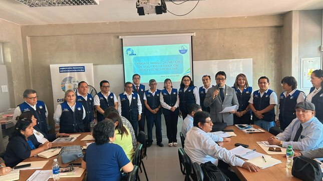 📚🤝 𝐓𝐫𝐚𝐛𝐚𝐣𝐨 𝐚𝐫𝐭𝐢𝐜𝐮𝐥𝐚𝐝𝐨 𝐩𝐨𝐫 𝐮𝐧𝐚 𝐞𝐝𝐮𝐜𝐚𝐜𝐢𝐨́𝐧 𝐪𝐮𝐞 𝐚𝐯𝐚𝐧𝐳𝐚 | La Dirección Regional de Educación Piura desarrolló una jornada de trabajo con directores de UGEL y jefes de Educación Básica y Técnico Productiva, fortaleciendo el liderazgo, la reflexión y los compromisos de gestión para el 2026