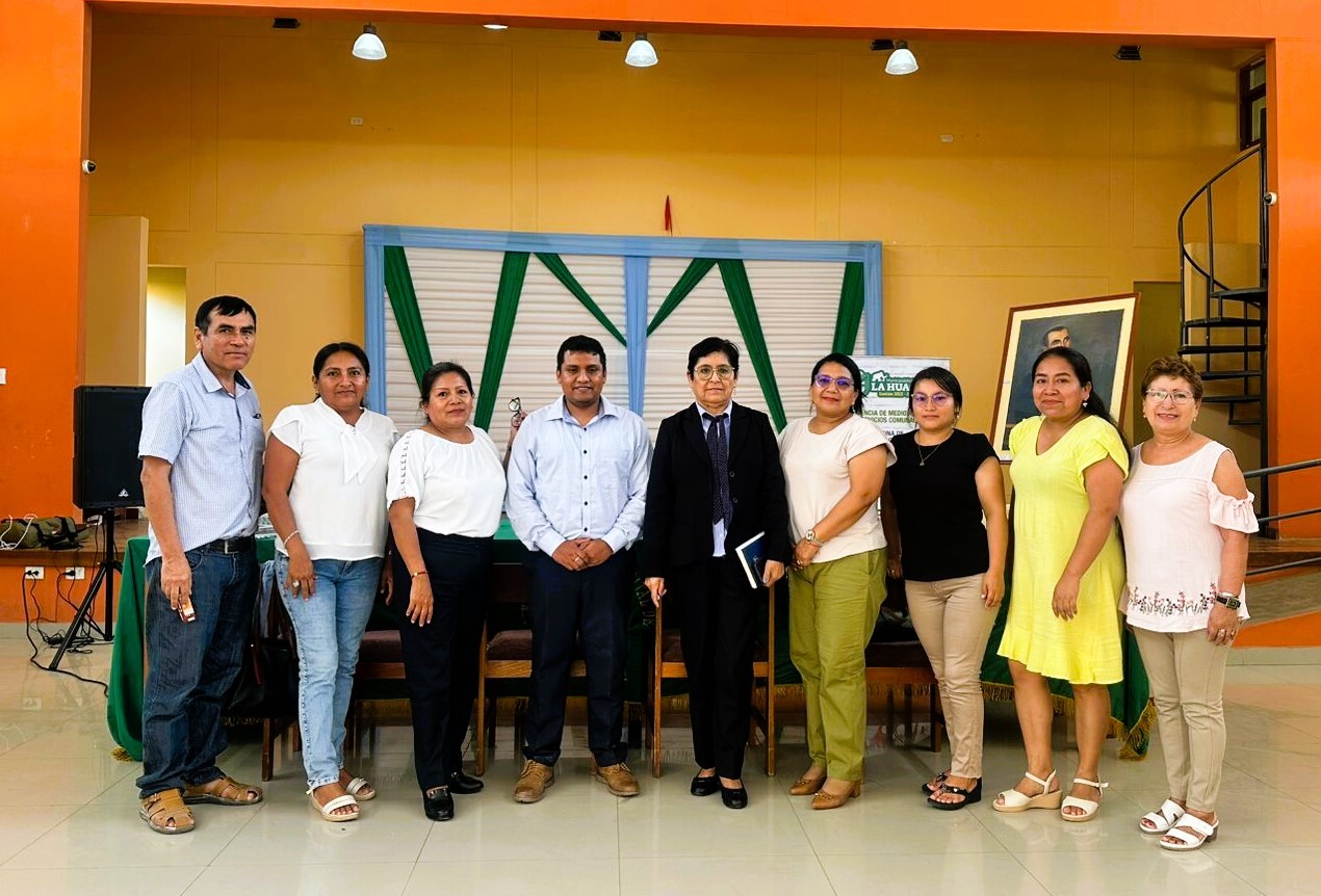 馃搶 饾悢饾悹饾悶饾惀 饾悘饾悮饾悽饾惌饾悮 饾惒 饾惀饾悮 饾悓饾惍饾惂饾悽饾悳饾悽饾惄饾悮饾惀饾悽饾悵饾悮饾悵 饾悵饾悶 饾惀饾悮 饾悋饾惍饾悮饾悳饾悮 饾惍饾惂饾悶饾惂 饾悶饾惉饾悷饾惍饾悶饾惈饾惓饾惃饾惉 饾惄饾悮饾惈饾悮 饾悳饾惃饾惂饾惉饾惃饾惀饾悽饾悵饾悮饾惈 饾悶饾惀 饾悘饾惈饾惃饾惒饾悶饾悳饾惌饾惃 饾悇饾悵饾惍饾悳饾悮饾惌饾悽饾惎饾惃 饾悑饾惃饾悳饾悮饾惀 (饾悘饾悇饾悑).
Desde la UGEL Paita, bajo el liderazgo de la directora, la Mag. Esterfilia Zapata Medina de Cris贸stomo, se viene trabajando de manera articulada con la Municipalidad Distrital de La Huaca, con un objetivo claro y firme: fortalecer la educaci贸n y generar mejores oportunidades para los estudiantes.
En esta importante reuni贸n de trabajo se vienen impulsando acciones concretas como la implementaci贸n de un n煤cleo educativo y la construcci贸n del Proyecto Educativo Local (PEL), un documento estrat茅gico que marcar谩 el rumbo de la educaci贸n en el distrito.
Nuestra primera autoridad educativa destac贸 que el PEL permitir谩 establecer pol铆ticas p煤blicas locales en beneficio directo de nuestros estudiantes, promoviendo una gesti贸n participativa, el trabajo conjunto con la comunidad y planes articulados que respondan a la realidad educativa de La Huaca.
De esta manera, UGEL Paita reafirma su compromiso de continuar trabajando de manera articulada con las instituciones educativas, sumando esfuerzos para fortalecer la calidad del servicio educativo y contribuir al desarrollo integral de los estudiantes.
#UgelPaita