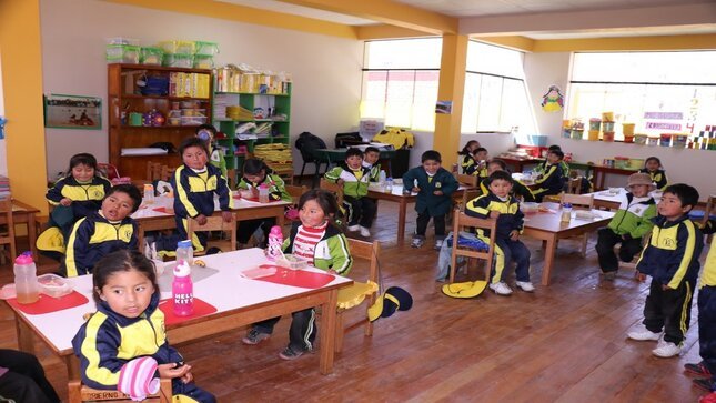 Alumnos en salón de clase.