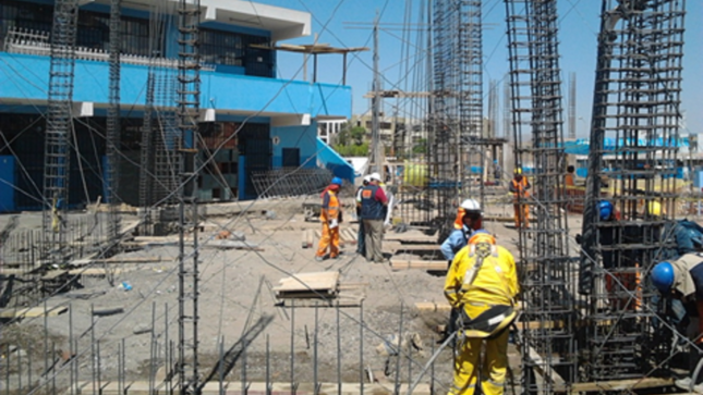 Obra en ejecución de institución educativa Honorio Delgado Espinoza de Arequipa