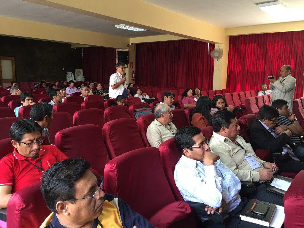 La capacitación se realizó los días 20 y 21 de abril durante el Primer Taller de Sensibilización y Capacitación sobre “El Acondicionamiento Térmico y la Implementación de los Dispositivos de Emergencia en los Locales Escolares PREVAED-2015”, realizado en Huampaní.