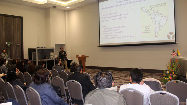 Imagen muestra a auditorio lleno de participantes al congreso