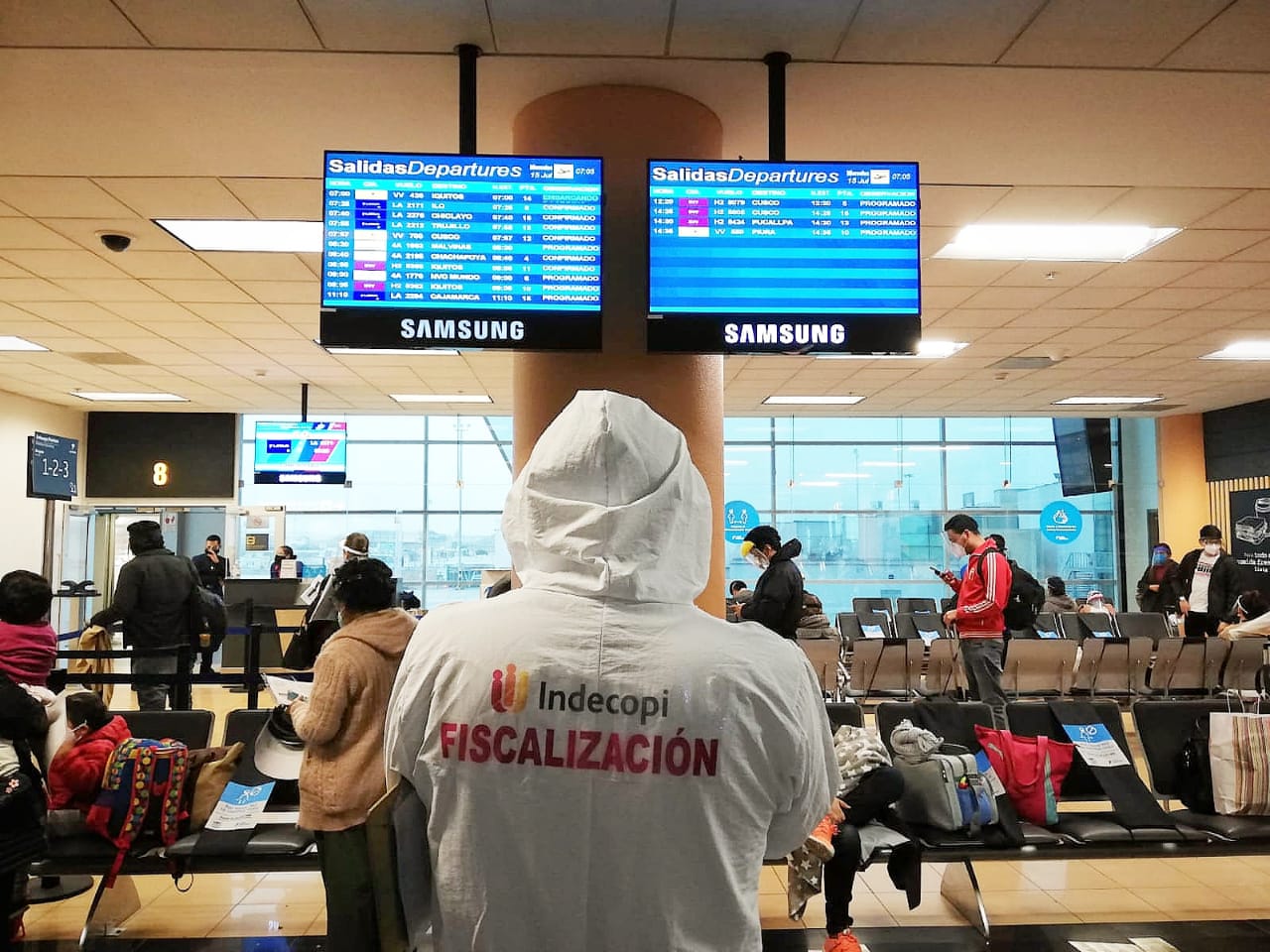 Fiscalizadores del Indecopi verifican cumplimiento de derechos  de los consumidores durante el primer día de reactivación del servicio aéreo en el Aeropuerto Internacional Jorge Chávez 