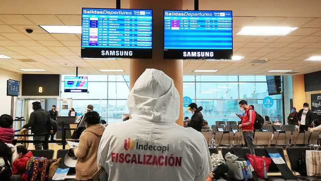 Fiscalizadores del Indecopi verifican cumplimiento de derechos  de los consumidores durante el primer día de reactivación del servicio aéreo en el Aeropuerto Internacional Jorge Chávez 