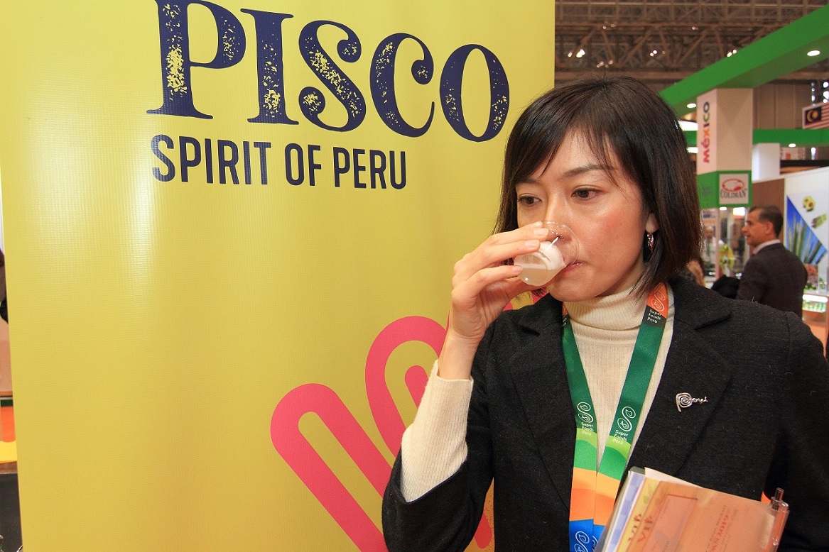 Versatilidad del pisco permite realizar diversos cocteles con insumos locales en todo el mundo.
