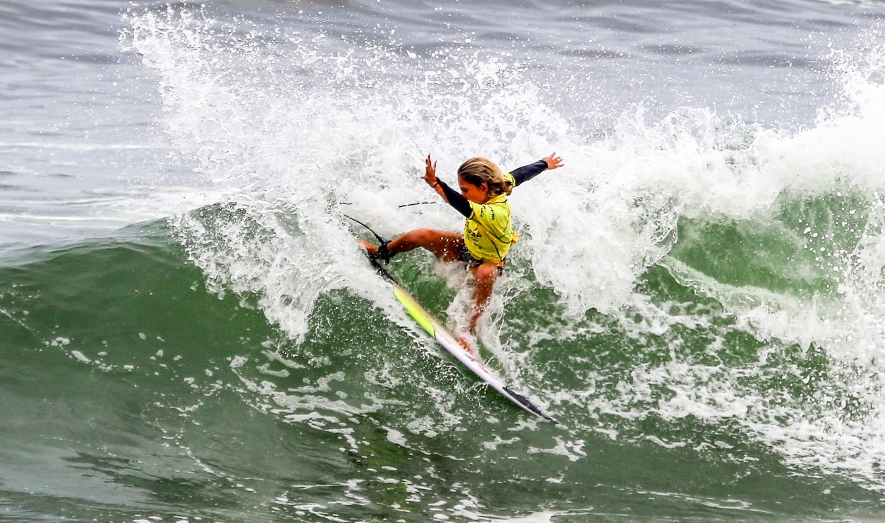 Catalina, dominando las olas