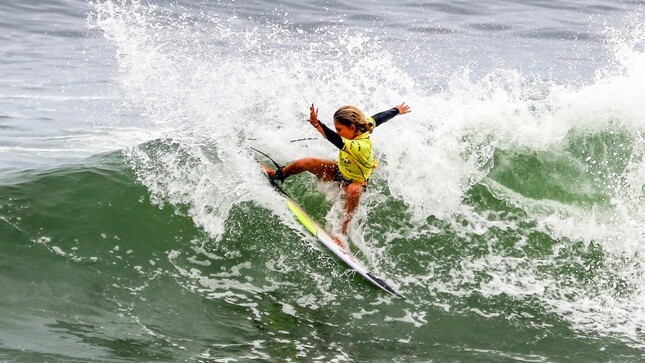 Catalina, dominando las olas