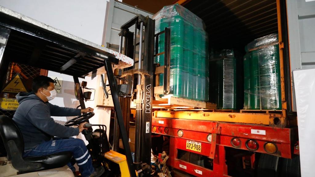 Ministerio de Salud distribuye 880 cilindros de oxígeno donados por la Confiep a diecisiete regiones del país