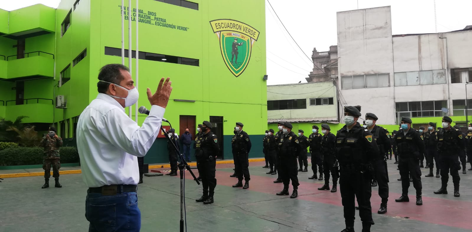 Ministro del Interior se reunió con los agentes del Escuadrón Verde.