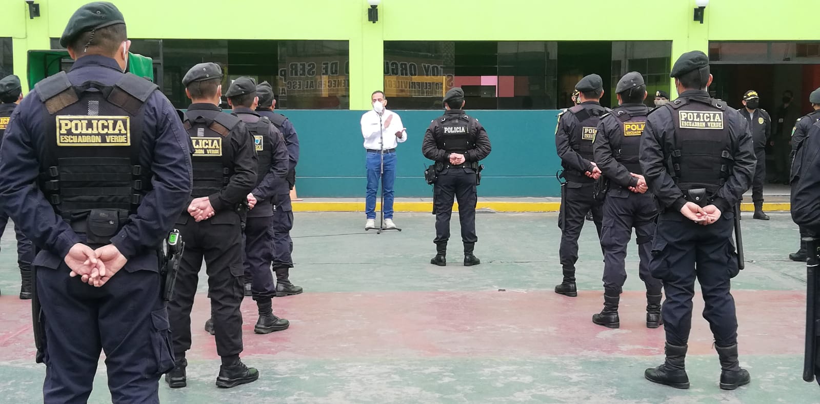 Ministro del Interior se reunió con los agentes del Escuadrón Verde.