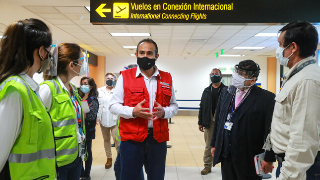 Ministro Estremadoyro refuerza articulación de acciones ante reinicio de vuelos internacionales de pasajeros