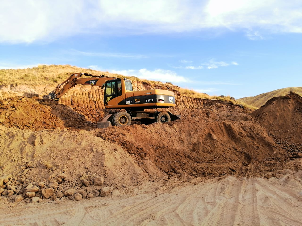 Arranca Perú: Trabajos de mantenimiento avanzan en casi 500 km de caminos vecinales de Cusco y Apurímac