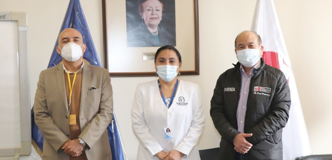 Imagen de los representantes del CONADIS, el Instituto Nacional de Rehabilitación y el Ministerio de Vivienda durante la reunión.