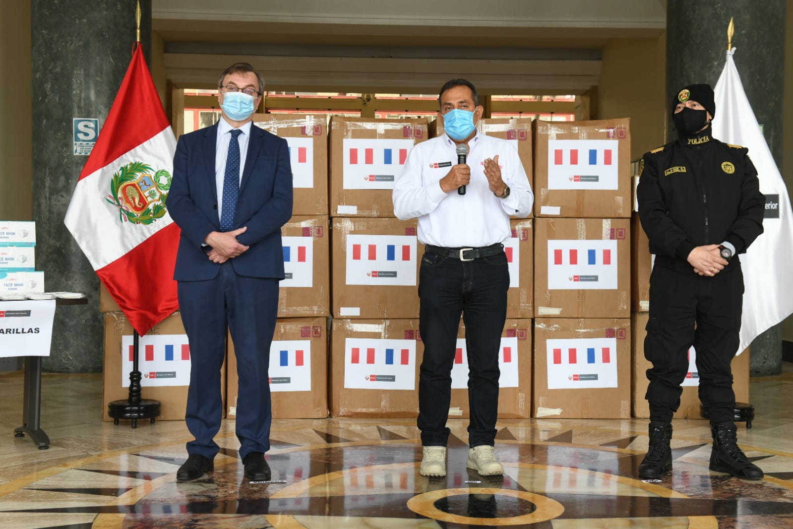 Mininter recibió mascarillas, guantes y otros insumos donados por Francia para proteger salud de efectivos policiales.