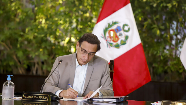 Presidente Martín Vizcarra firmó la ley que reconoce y fomenta el derecho a la lectura y promueve el libro.