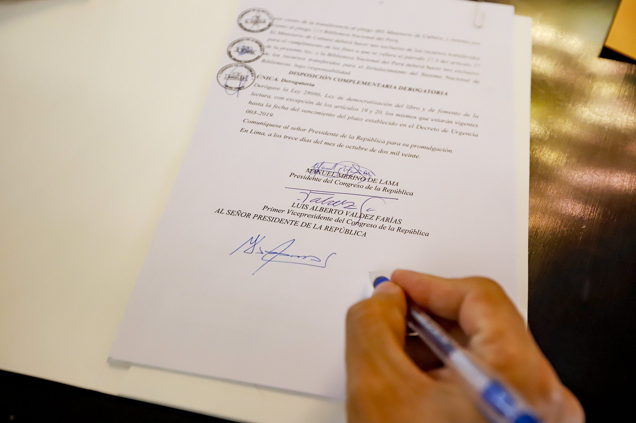 Presidente Martín Vizcarra firmó la ley que reconoce y fomenta el derecho a la lectura y promueve el libro.