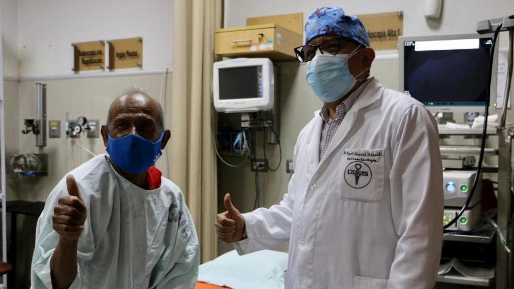Hospital Loayza aplica innovadora técnica para salvar a paciente diabético con hueso de ave incrustado en el esófago