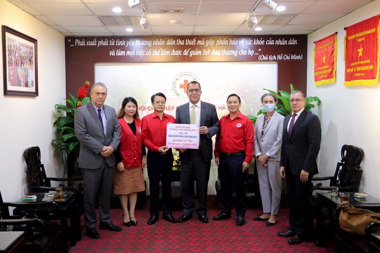 Embajadores de la Alianza del Pacífico entregan donaciones a la Sociedad de la Cruz Roja de Vietnam