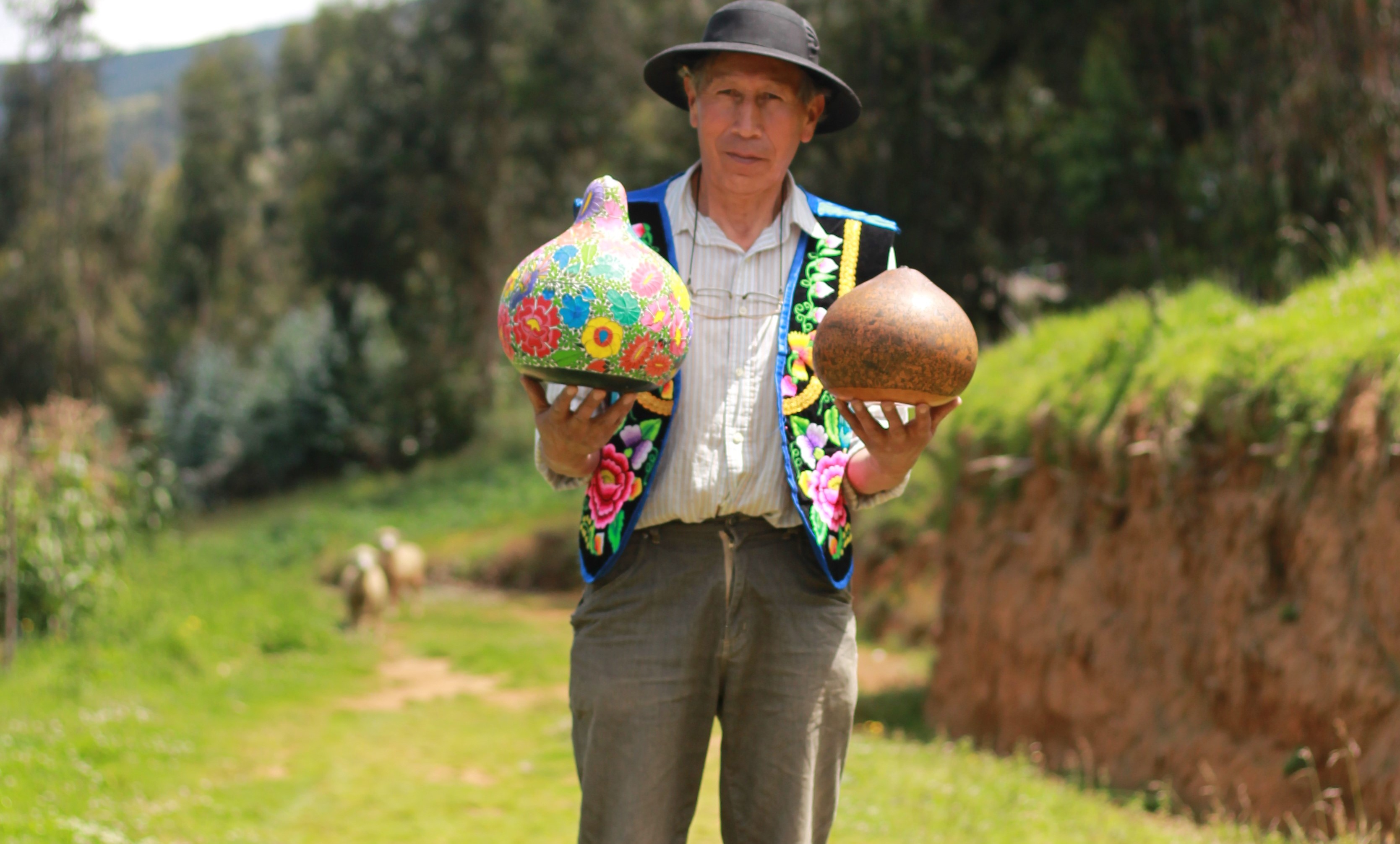 Los mates burilados y bordados del taller Sanabria Núñez están en Ruraqmaki.pe
