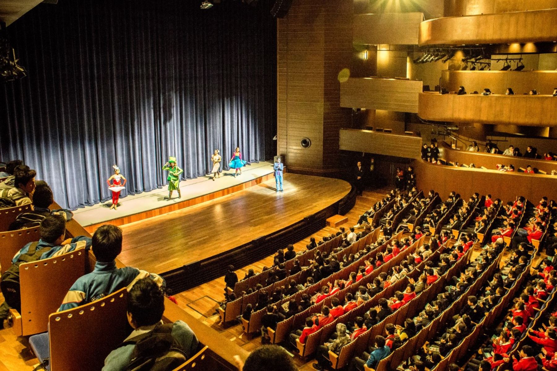 Ministro de Cultura: “Estamos evaluando la posibilidad de reabrir los teatros con aforo reducido”