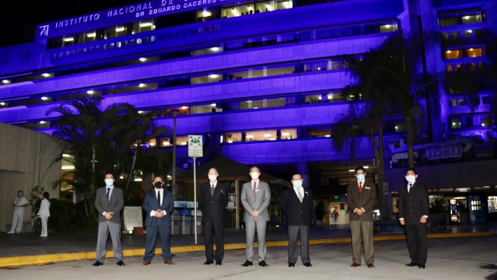 INEN ilumina su fachada de azul por el mes internacional de la lucha contra el cáncer de próstata