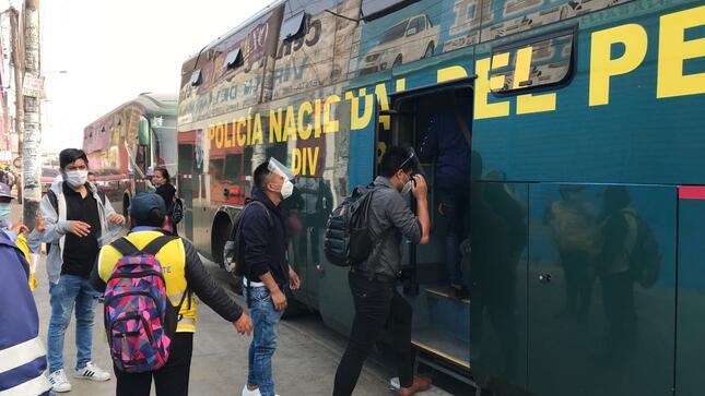Policía Nacional pone a disposición de la ciudadanía 31 buses durante suspensión del servicio del Metropolitano.