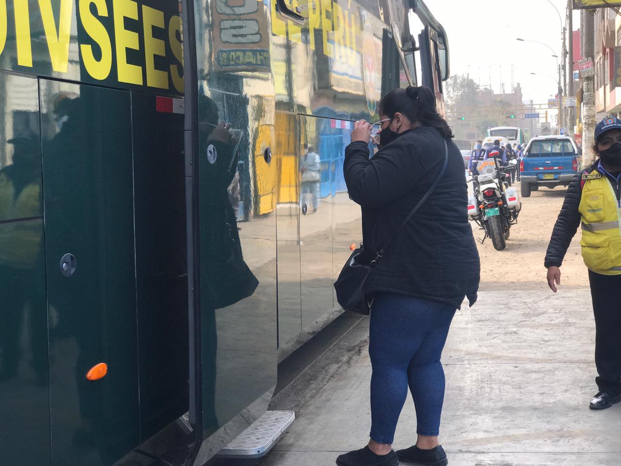 Policía Nacional pone a disposición de la ciudadanía 31 buses durante suspensión del servicio del Metropolitano.