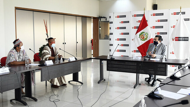 El ministro del Interior, Rubén Vargas, se reunió con los líderes de organizaciones indígenas que representan a comunidades nativas de las regiones Ucayali y Huánuco, para escuchar y buscar soluciones conjuntas a la problemática en materia de seguridad ciudadana, así como coordinar el apoyo policial a la población y sus autoridades.