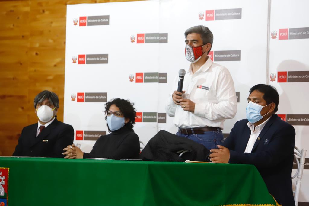 Ministro de Cultura entrega apoyos económicos para los trabajadores de la cultura en Junín y Huancavelica