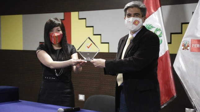 Ministro de Cultura recibió premio de Buenas Prácticas en Gestión Pública 2020