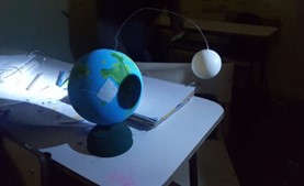 Maqueta que nos muestra la ocurrencia de un eclipse solar de laboratorio. Crédito: https://www.maquetasescolares.com/de-eclipse-solar/