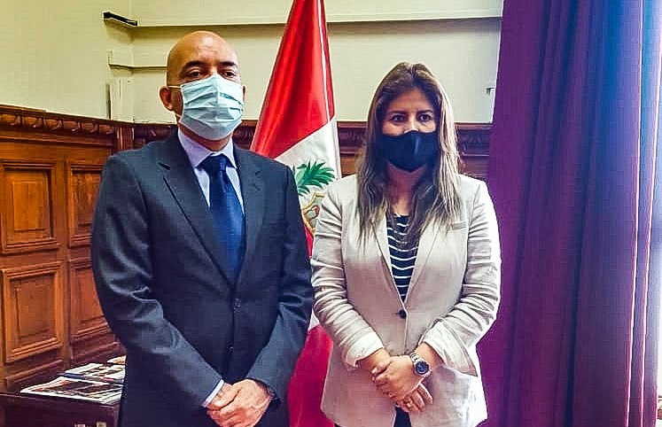 Reunión de trabajo .Imágenes de la presiente del Conadis, Marco Antonio Gamarra La Barrera y la congresista Carmen Omonte Durant .