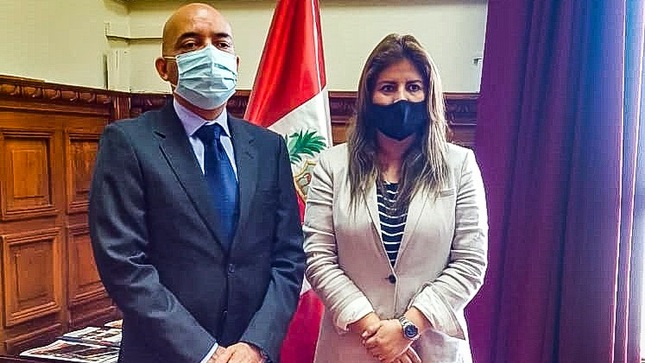 Reunión de trabajo .Imágenes de la presiente del Conadis, Marco Antonio Gamarra La Barrera y la congresista Carmen Omonte Durant  .