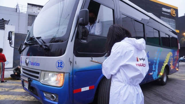 El Indecopi realizó operativo para supervisar que unidades de transporte turístico “full day” cuenten con autorización para operar.