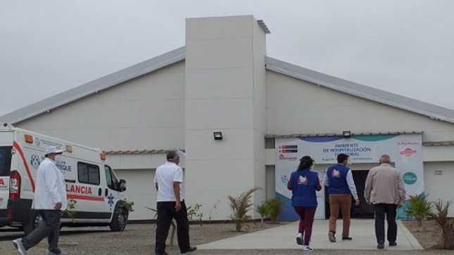 Comisionados de la Defensoría del Pueblo supervisando hospitales de Lambayeque