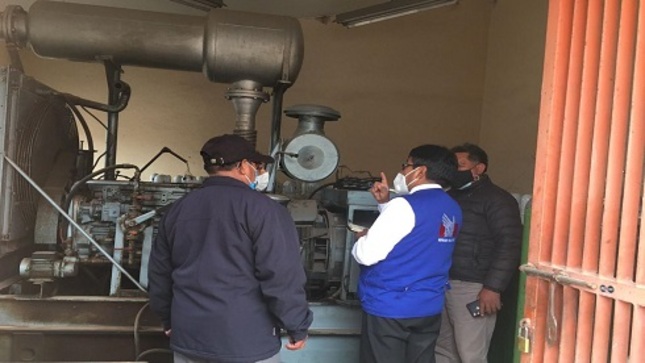 Comisionado de la Defensoría del Pueblo en supervisión en hospital en Juliaca, Puno. 