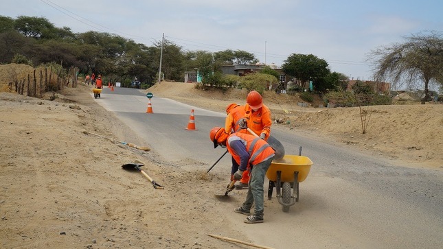 Más de 12 mil habitantes son beneficiados con labores de mantenimiento rutinario en carretera Marcavelica - Sullana
