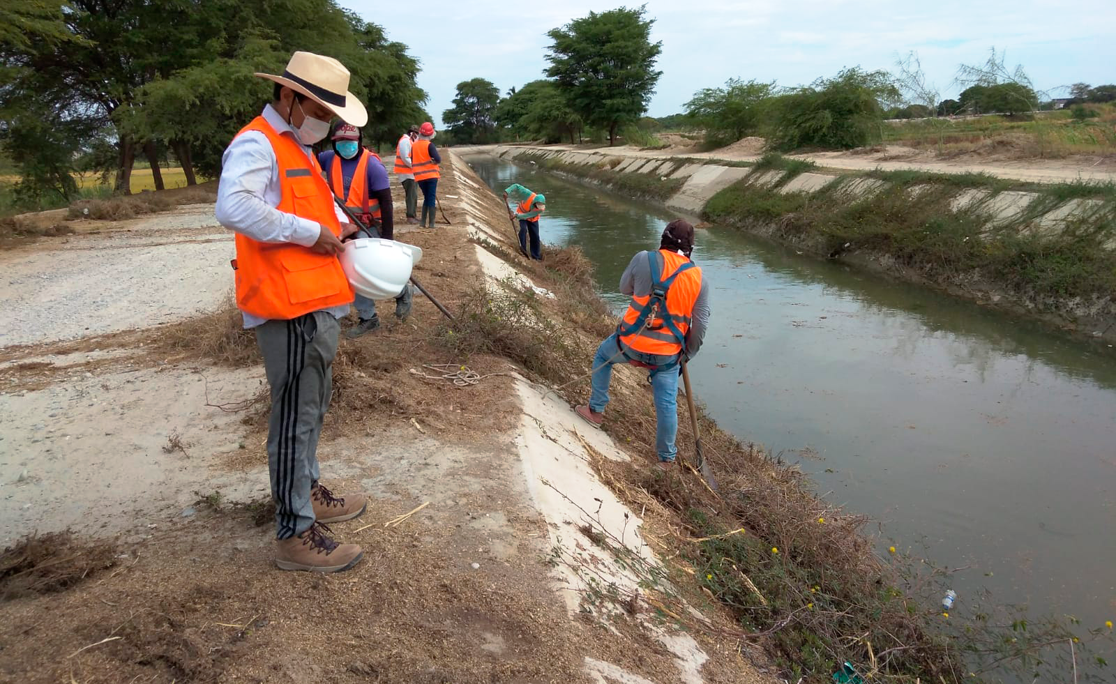 Gore realiza mantenimiento del canal Biaggio Arbulú