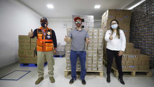 Ministro de Cultura supervisa entrega de alimentos destinados a los comedores y ollas comunes de Villa María del Triunfo 