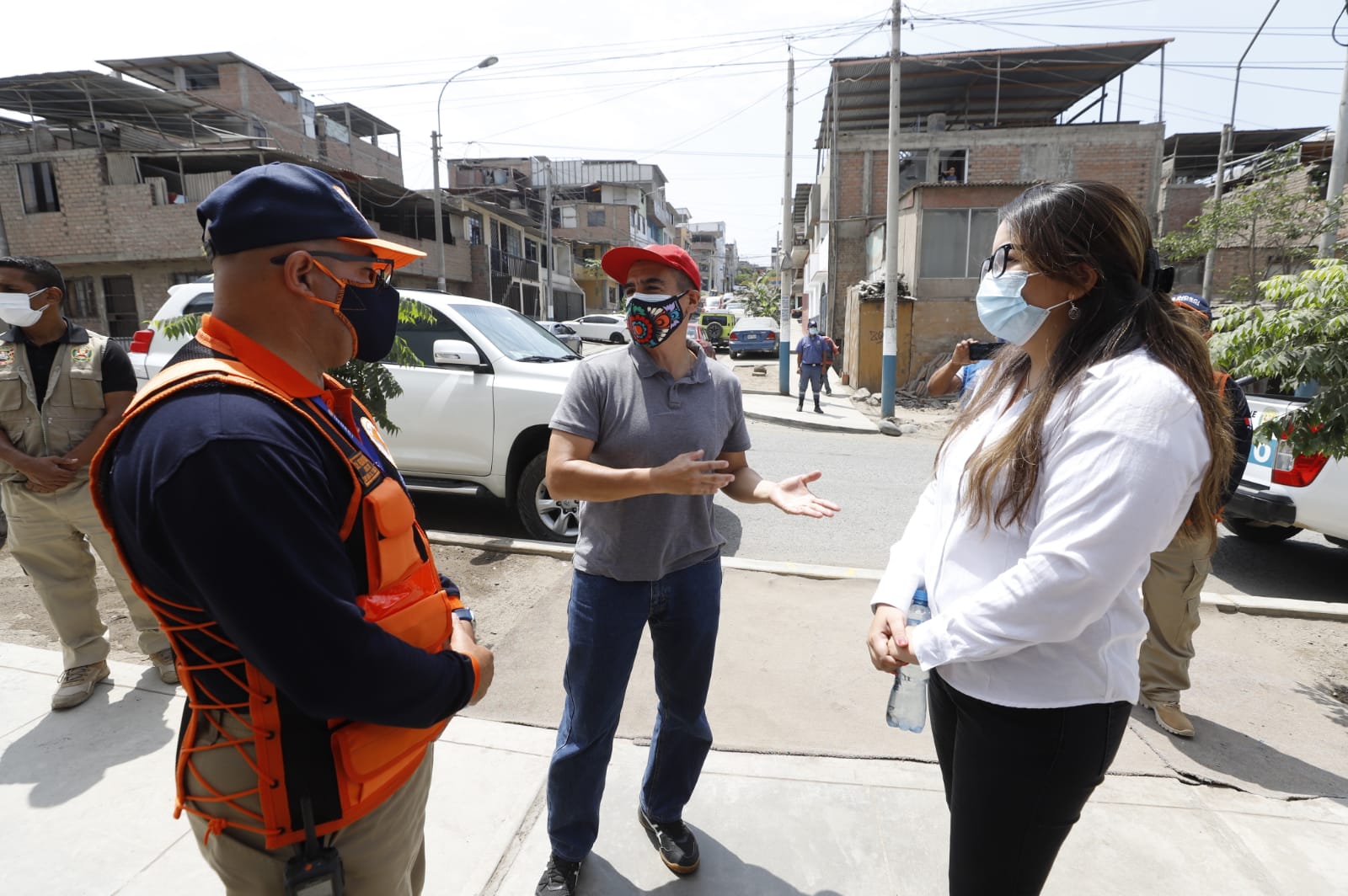 Ministro de Cultura supervisa entrega de alimentos destinados a los comedores y ollas comunes de Villa María del Triunfo