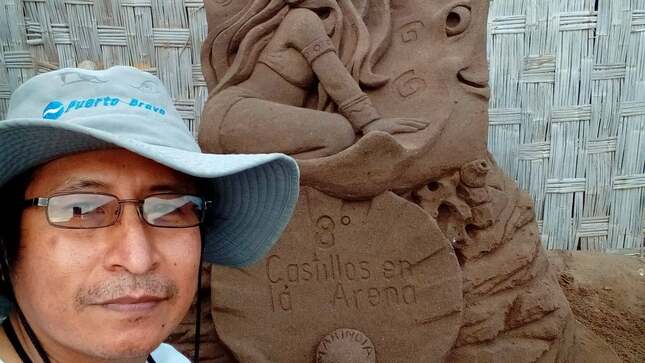 Mauro Jalanoca trabajando su obra en Lima.