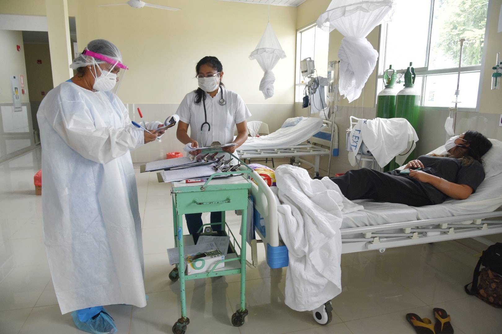 Profesionales de la salud recibirán dosis