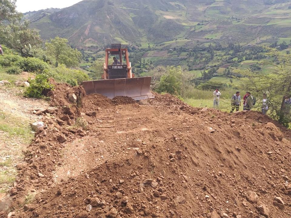 Gore Piura apoya con maquinaria Eje Vial de Integración de la sierra de Huancabamba