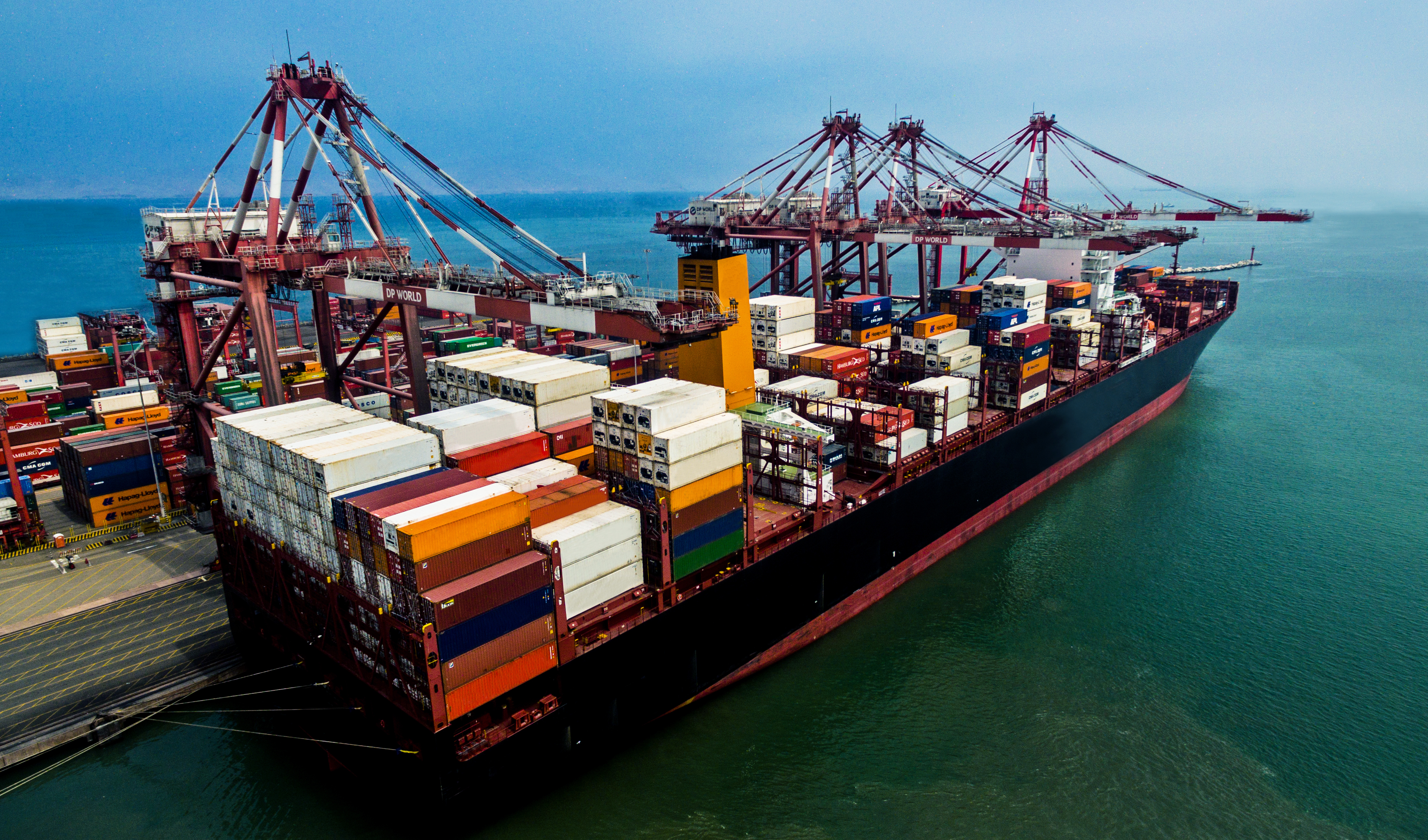Imagen de barco con contenedores