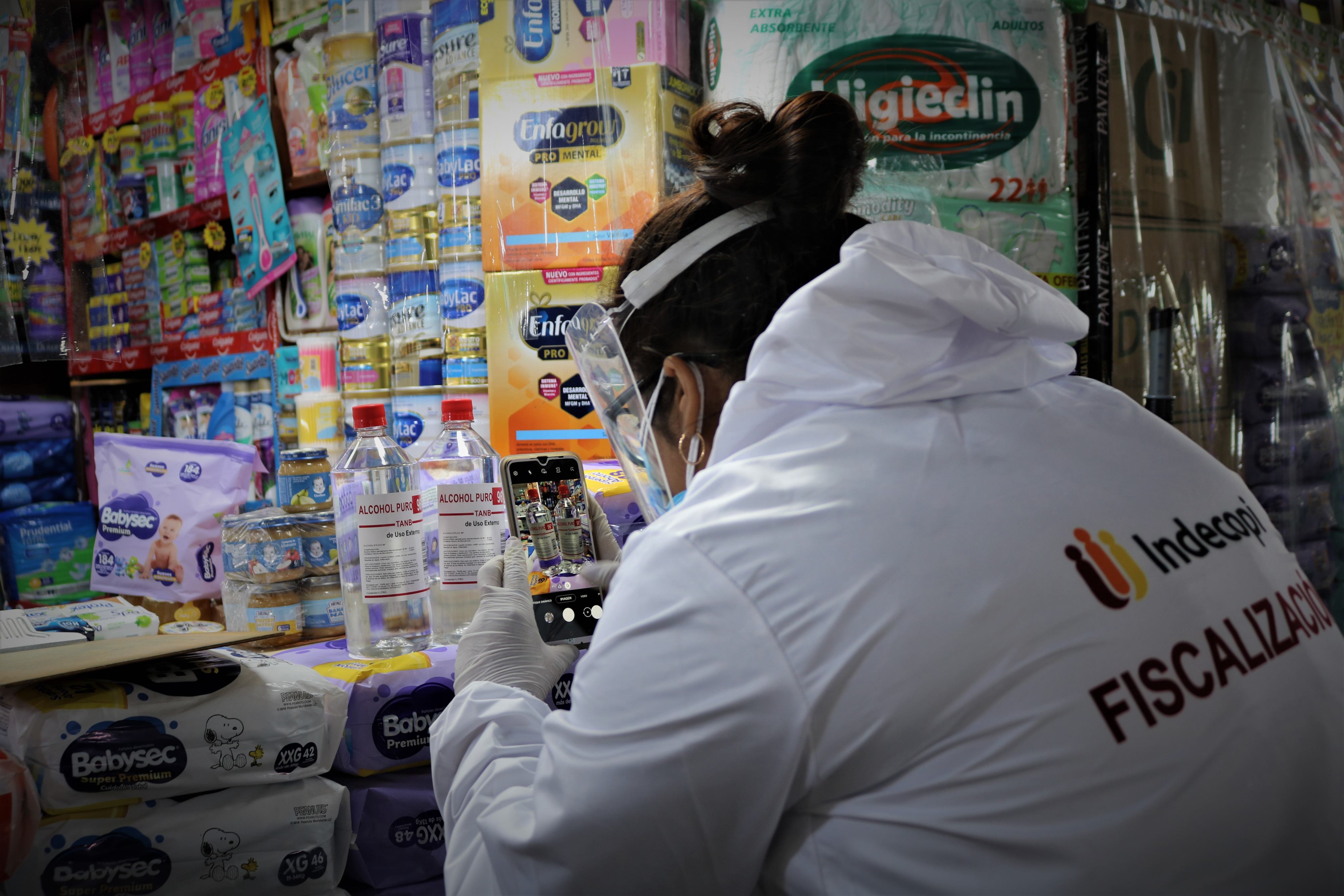 El Indecopi fiscaliza que alcoholes cuenten con las autorizaciones necesarias para su comercialización